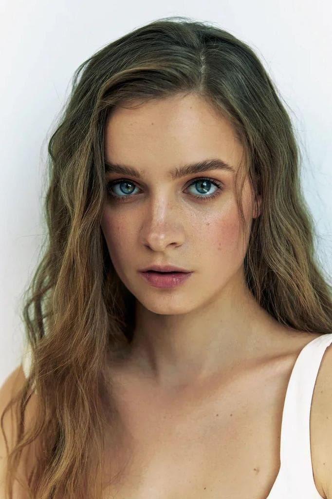 Анна Завтур